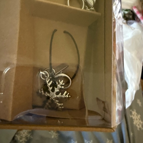 NWT Coach Boxed Mini Wallet On Chain In Signature Canvas Glacier White /2 charms - Picture 10 of 14